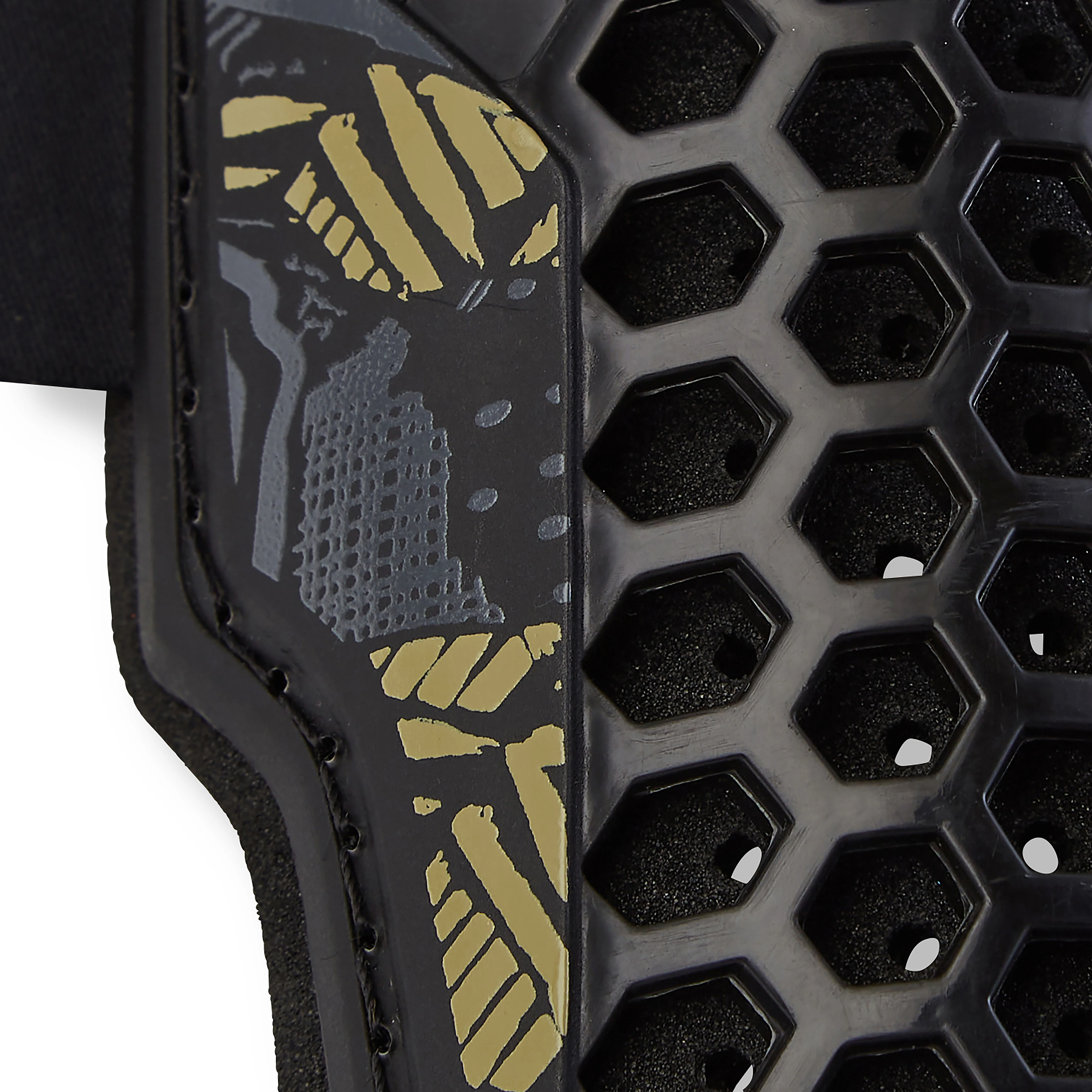 Aircell Pro Shinguards Black/Gold - Image 6